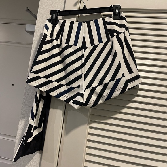 Three of something: wrong turn barrier shorts - Picture 5 of 5